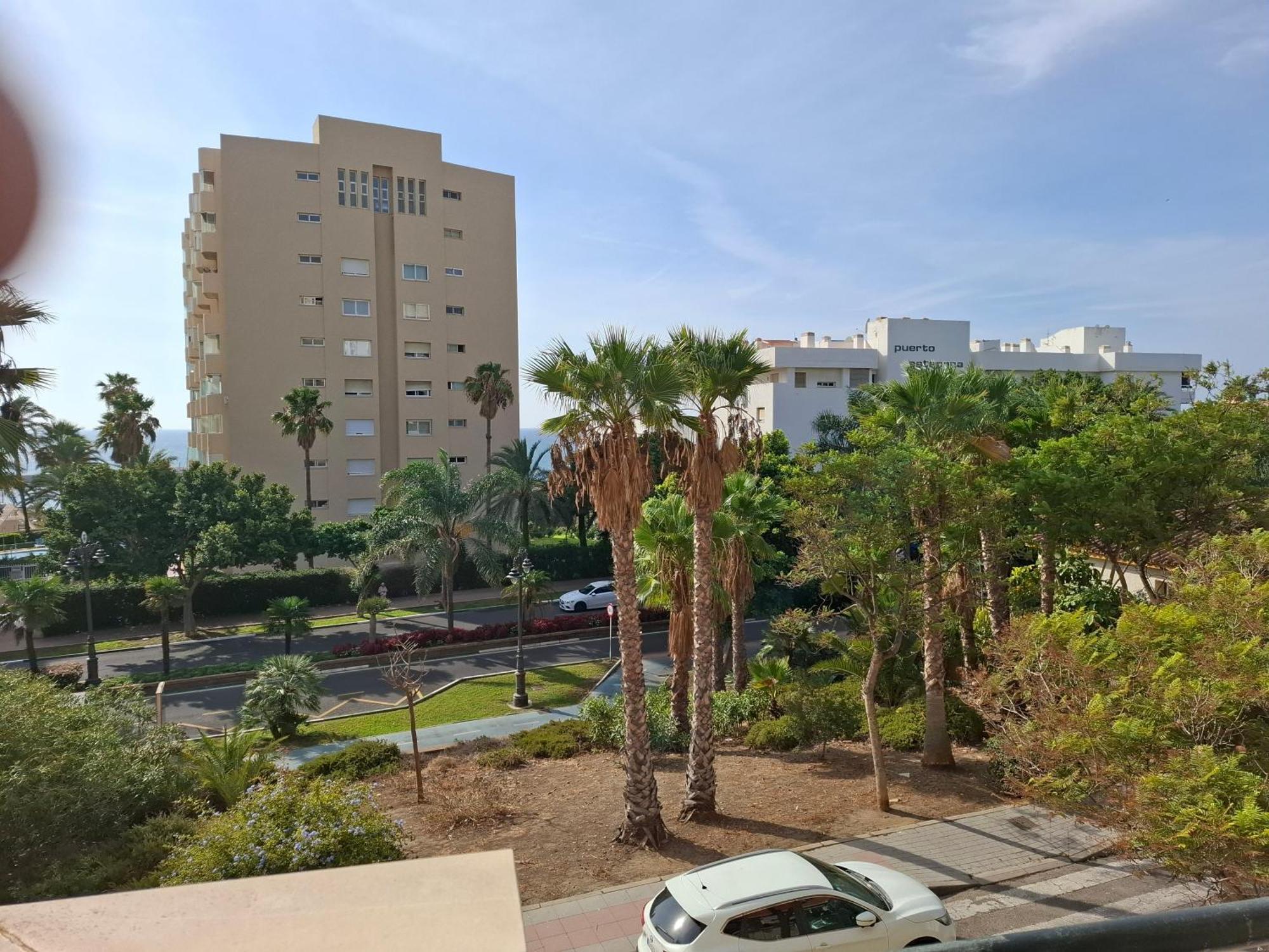Central 2-Bed Apartment In Estepona Port Bagian luar foto